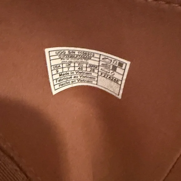 NWOT UGG CLASSIC TWIN SEAM NEW HEIGHTS - Picture 9 of 9